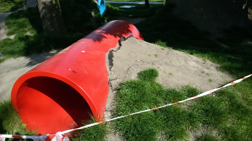 Teletubisie w Rybniku wciąż nieczynne. Kiedy naprawią tunele dla dzieci w parku obok bazyliki?
