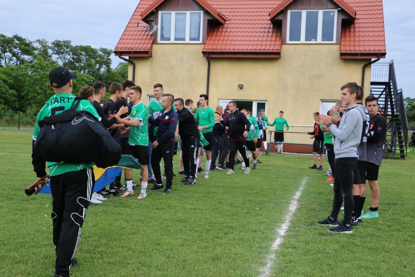 Start Stawki w 5. lidze kujawsko-pomorskiej. Radość kibiców i piłkarzy po wygranym meczu z Piastem Bądkowo [zdjęcia]