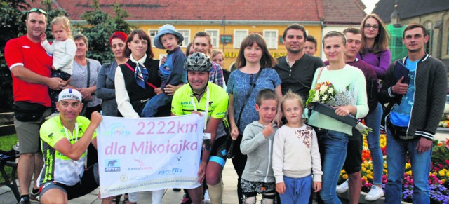 W dzień przyjazdu Bartka i Artura do Limanowej,  czekał na bohaterów spory ,,komitet” powitalny.