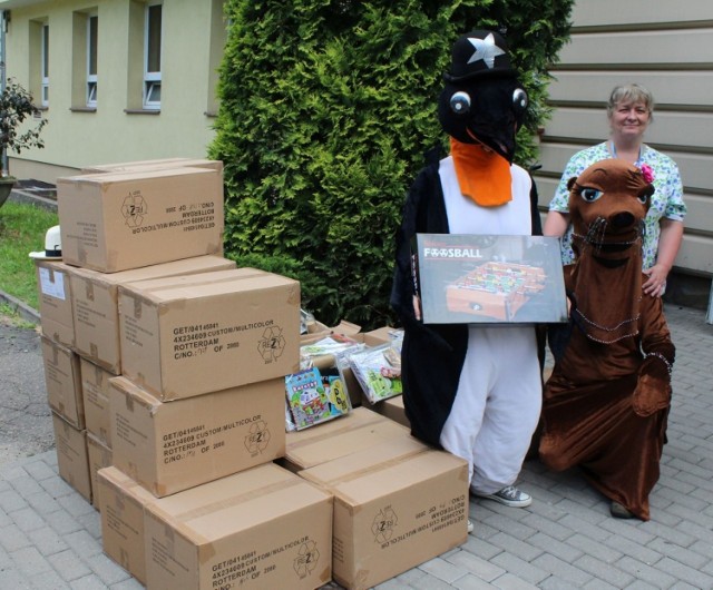 Natalia Styrna wraz ze swoimi współpracownikami odwiedziła Szpital Pediatryczny w Bielsku-Białej przywożąc około 20 pudeł pełnych prezentów dla małych pacjentów.