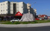 Instalacja krzemienia pasiastego na nowym rondzie w Sandomierzu wzbudza wiele kontrowersji. Dlaczego? Głos zabrał Cezary Łutowicz