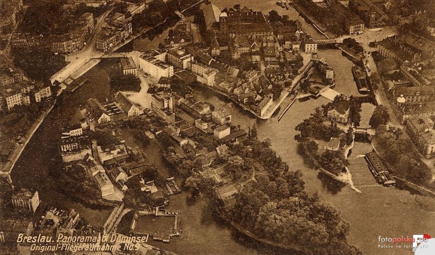 Zdjęcie lotnicze wyspy słodowej z lat 30. XX w. Widać jak...