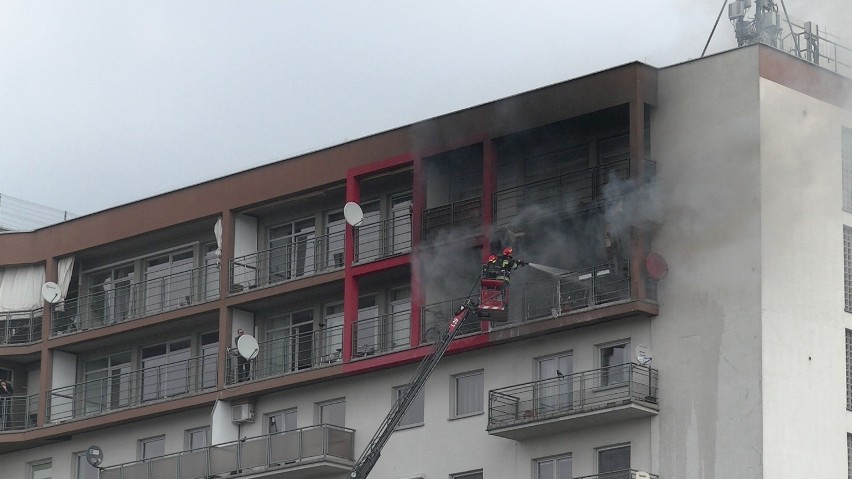 Pożar wieżowca przy ulicy Dobrzeckiej w Kaliszu