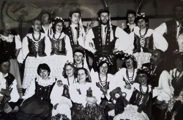 Wszystko zaczęło się 1968 roku w Zakładowym Domu Kultury Zakładów Chemicznych Oświęcim, w którym powstał Zespół Regionalny „Hajduki”.