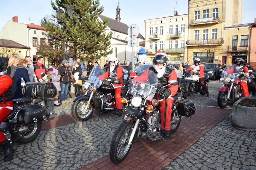 Zmotoryzowani Mikołaje na motocyklach odwiedzili Wolbrom