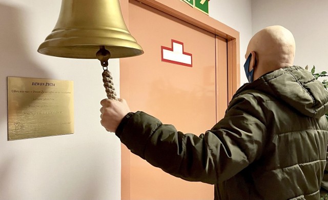 Dzwon zabrzmiał pierwszy raz w legnickim szpitalu