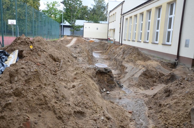 Prace remontowe przy Liceum Ogólnokształcącym nr 1 w Hajnówce idą pełną parą.