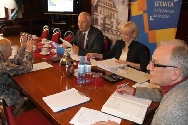 Prezydent Legnicy zaprezentował 13 uchwał na ostatnią sesję Rady Miejskiej