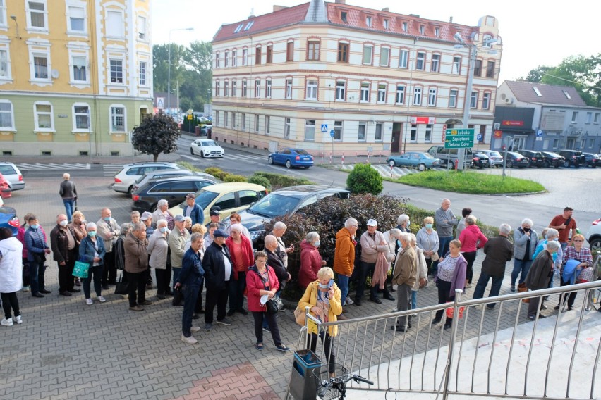 Darmowe szczepienia przeciwko grypie. Gigantyczna kolejka...