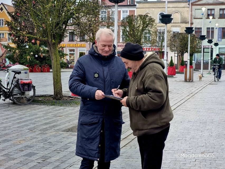 Zbieranie podpisów pod projektem obywatelskim ustawy o in vitro - Puck, 5 grudnia 2022 r.