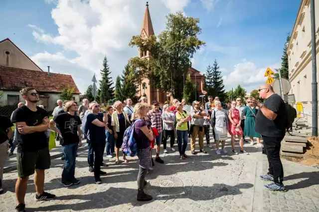 Jedną z atrakcji 5. edycji „Jedno Miasto Trzy Kultury” była dwugodzinna wycieczka wiślanym szlakiem z przewodnikiem Damianem Amonem Rączką ze Stowarzyszenia Miłośników Starego Fordonu, które było organizatorem całego wydarzenia