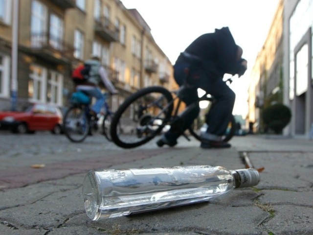 Blisko 2,5 promila alkoholu w organizmie miał 50-latek zatrzymany na terenie gminy Grabów, a niecałe dwa miał 55-latek, których jechał przez teren gminy Daszyna.