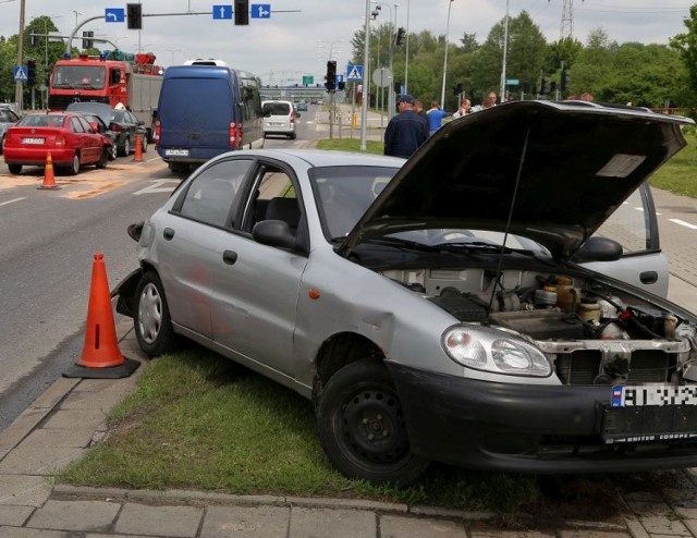 W karambolu przy skrzyżowaniu Piastowskiej i Sybiraków wzięło udział osiem samochodów.