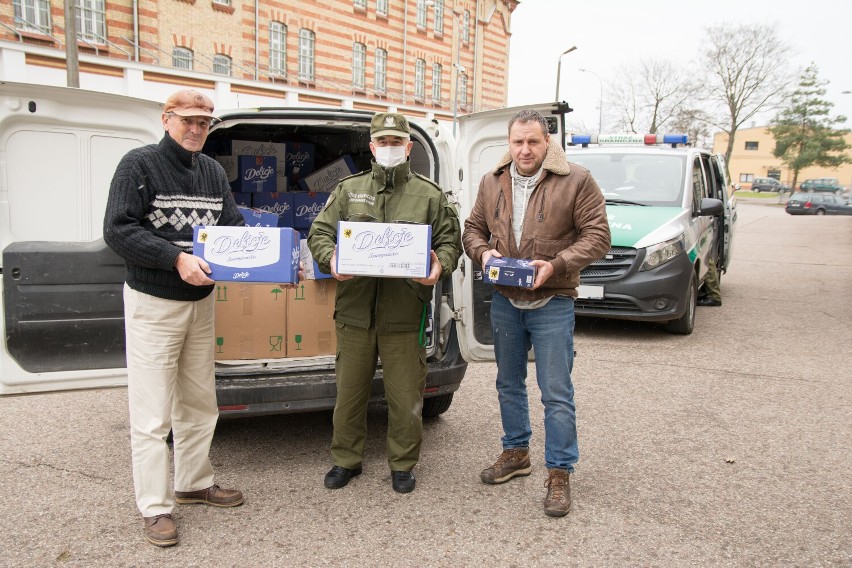 Powiat pucki. Słodycze pojechały na granice. W niecały tydzień w akcji Wojciecha Szmaglińskiego z Mieroszyna udało się zebrać ponad 12 tys.