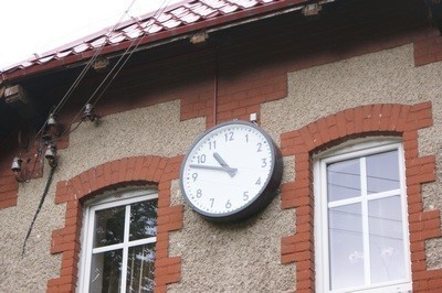 Nowy zegar na gmachu świetlicy wiejskiej w Lubominie