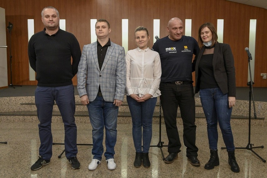 "Dobijamy raka"! Marcin Najman przyjechał do Kielc, żeby pomóc Hani Terleckiej. Oddał na licytację wyjątkowe rękawice [WIDEO, ZDJĘCIA]