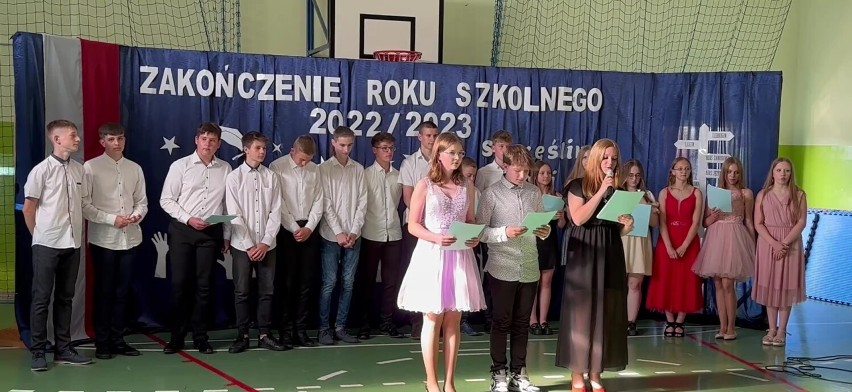 Zakończenie roku szkolnego w Żabinach. Pożegnanie ósmoklasistów 