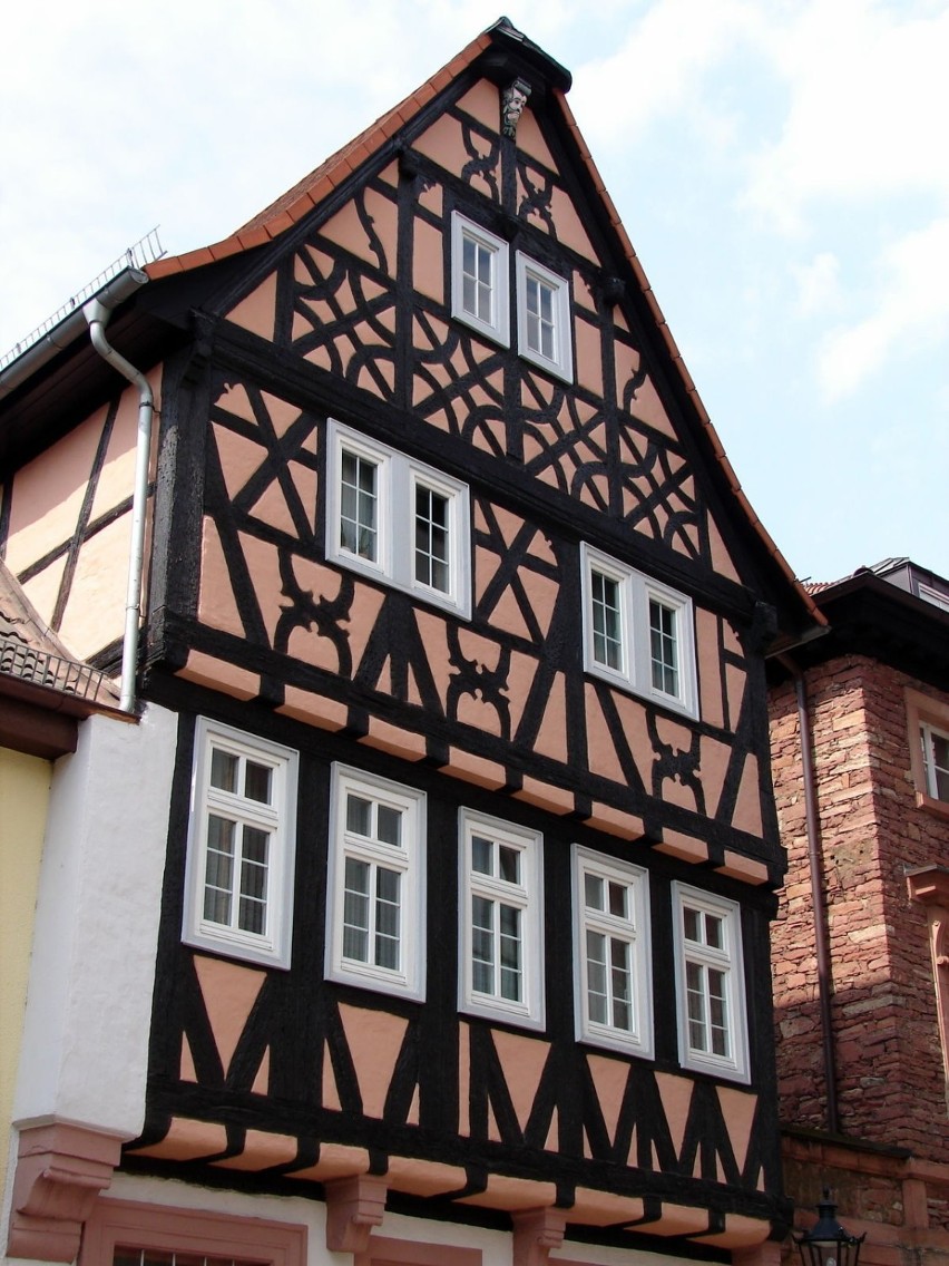Najstarszy Fachwerkhaus, szachulcowy dom w Aschaffenburgu...