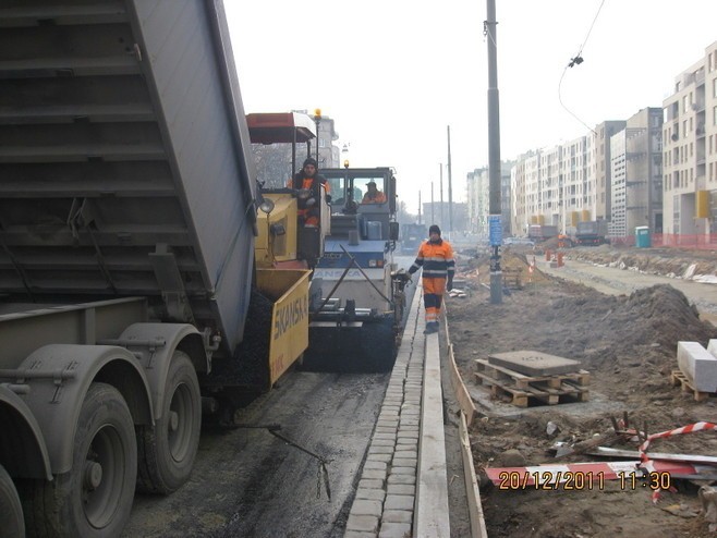 Wrocław: Pierwsza warstwa asfaltu na Pułaskiego już położona