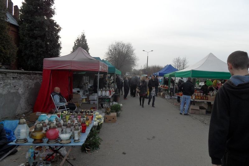 Wszystkich Świętych w Sosnowcu. Sosnowiczanie odwiedzili groby bliskich