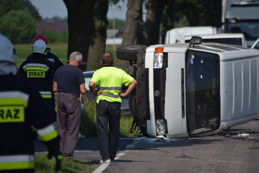 Wypadek w Sierzchowie pod Kaliszem. Trzy osoby zostały ranne