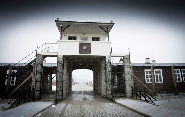 Brama główna byłego niemieckiego obozu koncentracyjnego Gross-Rosen