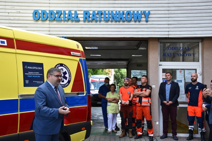 Bochnia. Szpital ma nowy ambulans wart ponad 600 tys. zł [ZDJĘCIA]