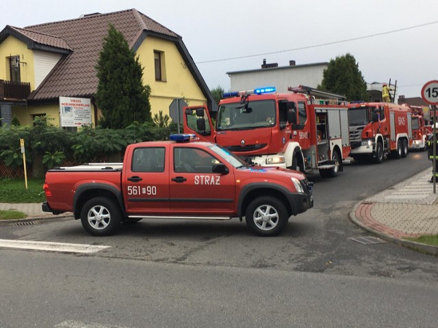 Pleszew. Sezon grzewczy jeszcze się nie rozpoczął, a już straż pożarna ma ręce pełne pracy. Pożar w domu jednorodzinnym w Pleszewie