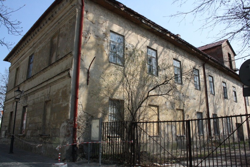 Budynek starego starostwa w Olkuszu od kilkunastu lat stoi...