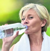 Dlaczego nie tylko latem trzeba pić dużo wody?
