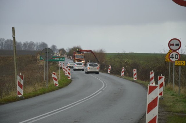 Prace przy wycince drzew są prowadzone na drodze wojewódzkiej 515