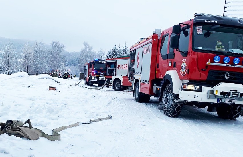 Kanina. Chcieli ogrzać pokoje. Omal nie spalili domu w Beskidzie Wyspowym [ZDJECIA]