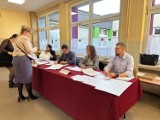 Wybory parlamentarne 2023. Frekwencja w Rybniku lepsza niż w 2019 roku. Po południu lokale wyborcze są pełne głosujących ZDJĘCIA