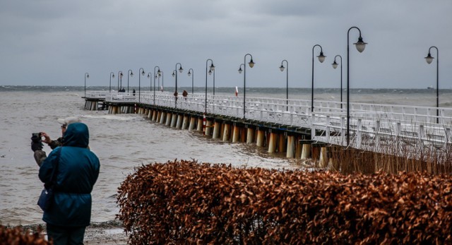 Sztorm na Bałtyku 2.01.2019. Plaża w Gdyni Orłowie