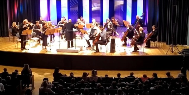 Radomska Orkiestra Kameralna zagrała pod dyrekcją Jarosława Praszczałka, wystąpił też kwartet Cup of time.