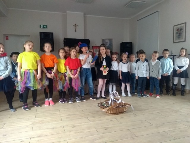 Uczniowie kieleckiej szkoły odwiedzili podopiecznych Domu Pomocy Społecznej w Kielcach