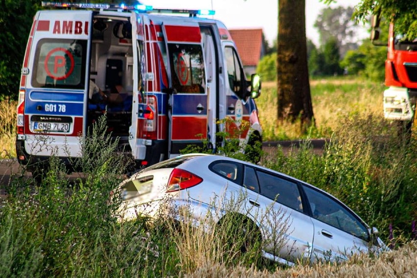 Gm. Nowy Staw. Wypadek samochodu osobowego w Brzózkach. Troje rannych, przyleciał śmigłowiec LPR