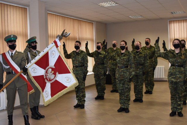 11 nowych funkcjonariuszy Nadodrzańskiego Oddziału Straży Granicznej w Krośnie Odrzańskim złożyło ślubowanie.