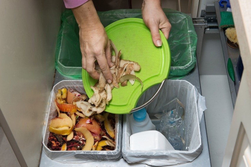 Skórki pomarańczy są świetnym, naturalnym dezodorantem....