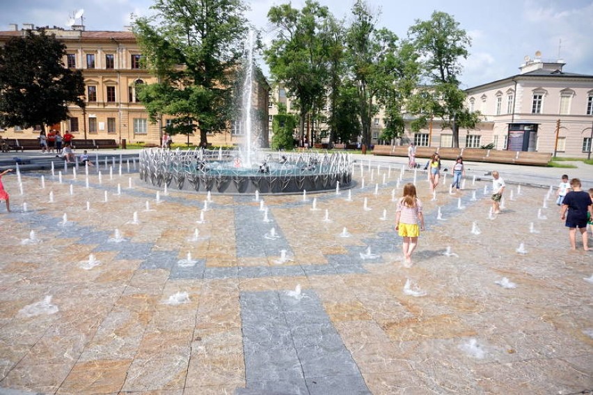 Fontanna na Placu Litewskim znów zamieniła się w basen