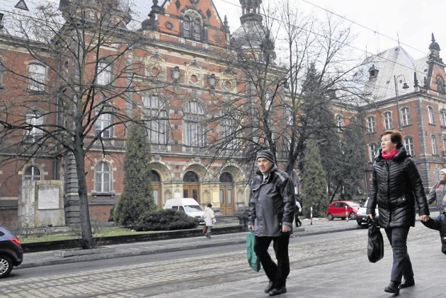 W pochodzącym z XIX wieku budynku przy Dworcowej 63 miała mieścić się stomatologia. Czy tak będzie, nie wiadomo