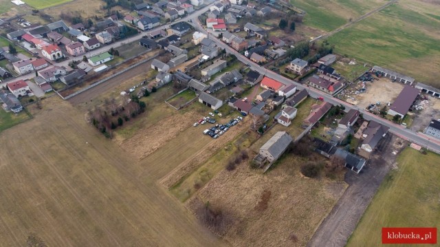 Na zdjęciach wykonanych przez klobucka.pl widać ogromną liczbę pozyskanych samochodów