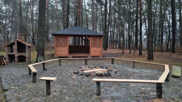 Z miejsca spotkań korzystają głównie pacjenci szpitala w Ciborzu.