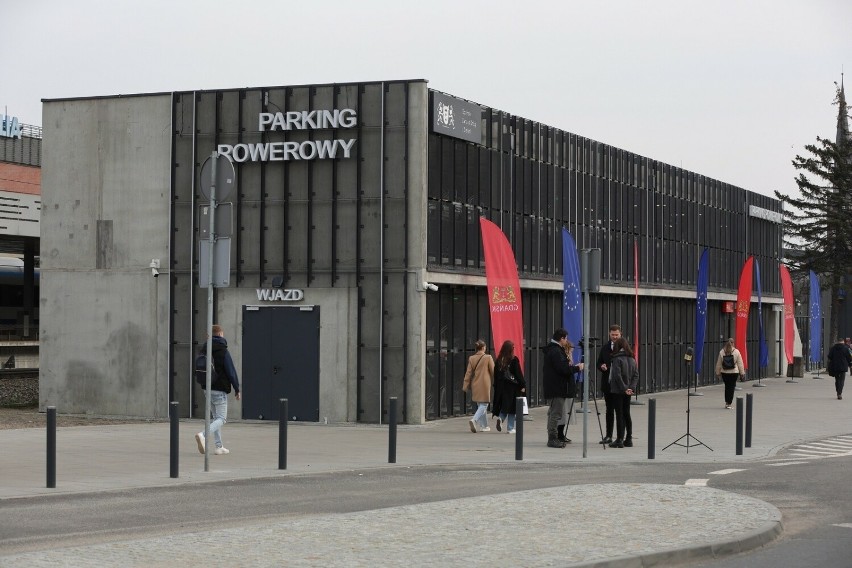 Otworzono największy parking rowerowy w Gdańsku. Pomieści...