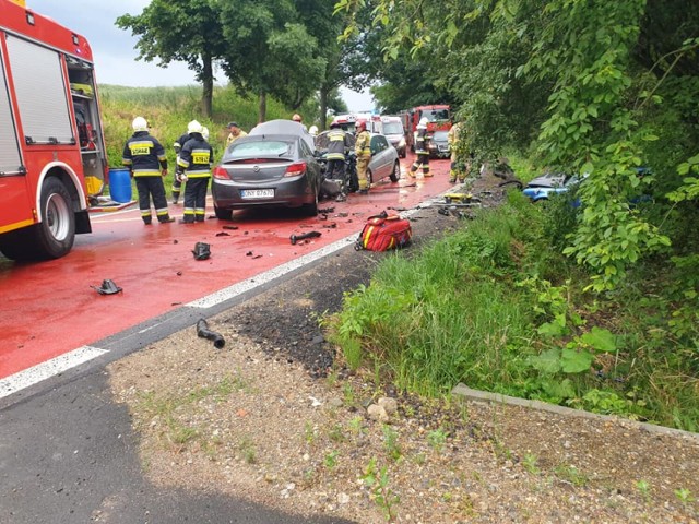 Wypadek na drodze Goświnowice-Grądy pod Nysą. Doszło do czołowego zderzenia.