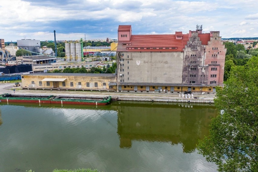 Port w Elblągu: Kto ma zapłacić za pogłębianie rzeki? Czy to tylko spór o 900 metrów?! ZDJĘCIA