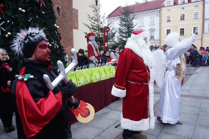 Tarnów: Święty Mikołaj na rynku