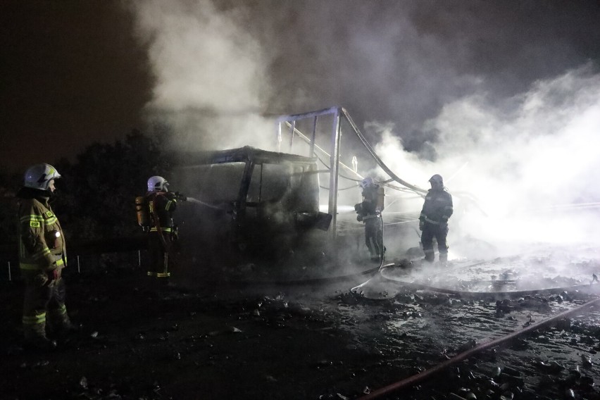 Wypadek na autostradzie A4 na wysokości Legnicy, wybuchło tysiące dezodorantów