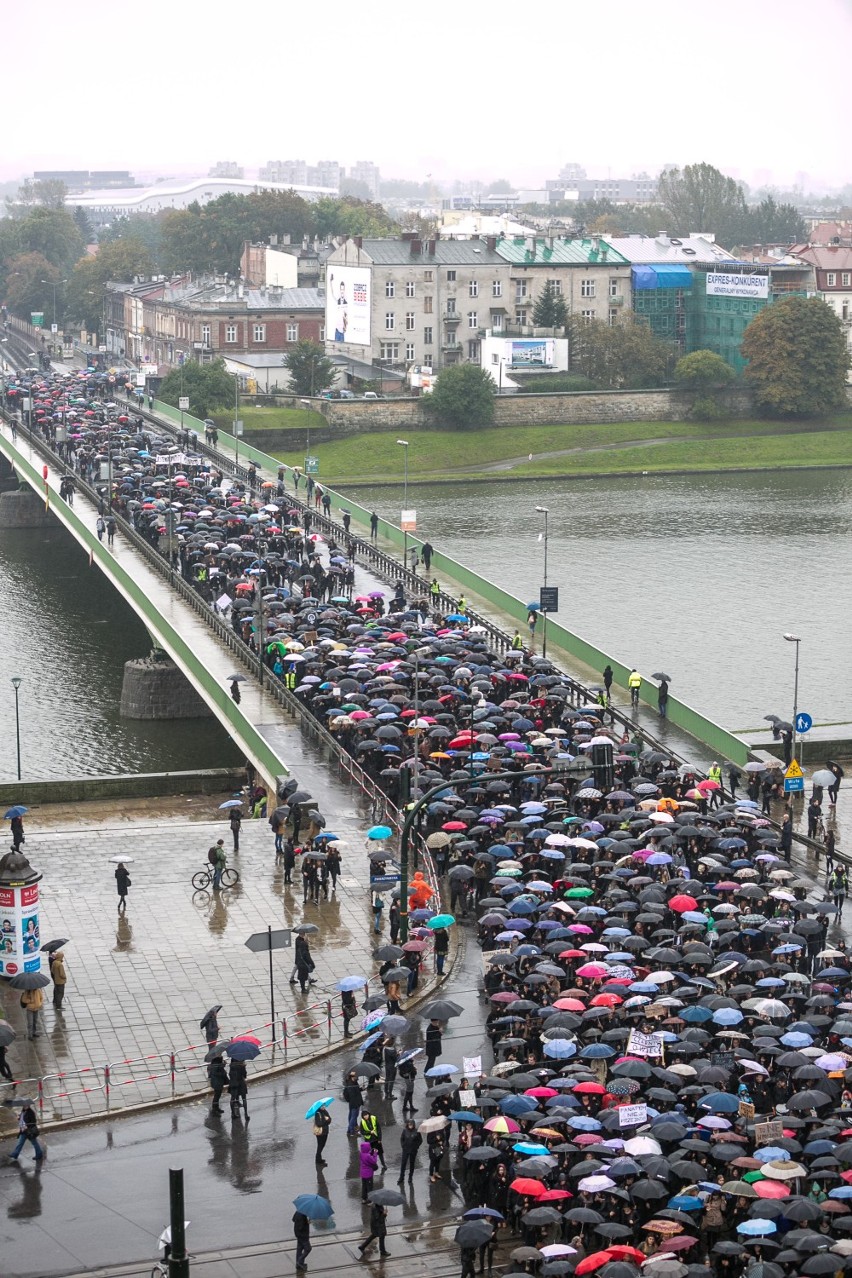 24 października kobiety znów wyjdą na ulice. Ogólnopolski Strajk Kobiet - runda II [ZDJĘCIA, WIDEO]