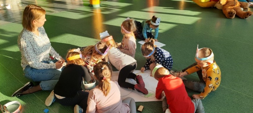 Światowy Dzień Pluszowego Misia obchodziły przedszkolaki z Uniejowa ZDJĘCIA